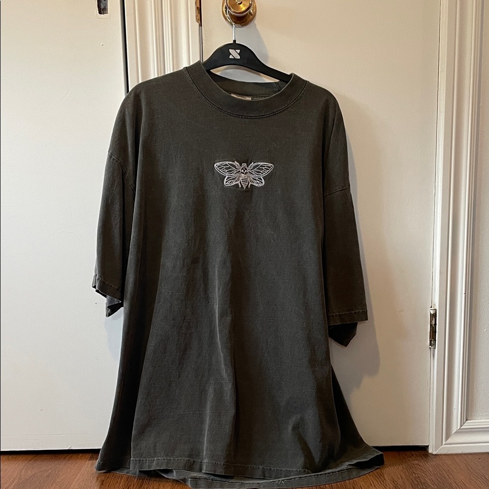 Landmvrks Grey Graphic oversizes T-Shirt with Insect Design